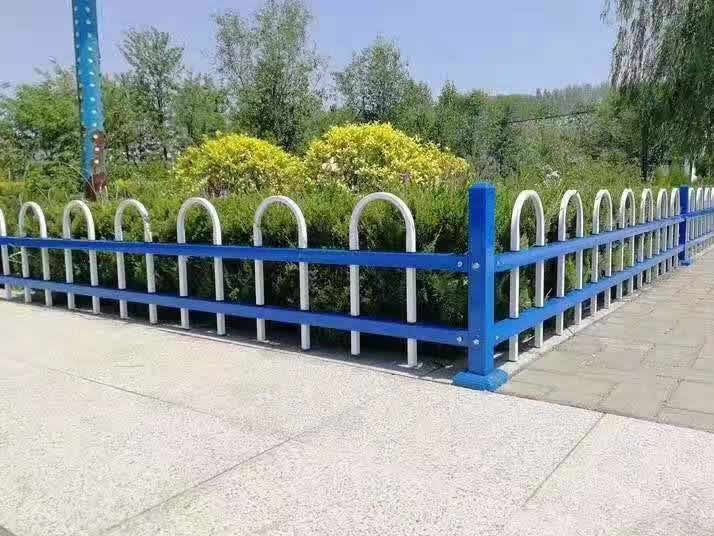 U型锌钢草坪护栏